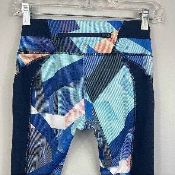 Athleta Electric Geo Sonar Capri Leggings Yoga Gym Back Zip Pocket Mesh Panel XS - Picture 8 of 16